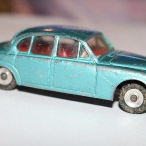 SCARCE VTG 1960s DINKY No 146 DAIMLER 2.5 LITRE V8.